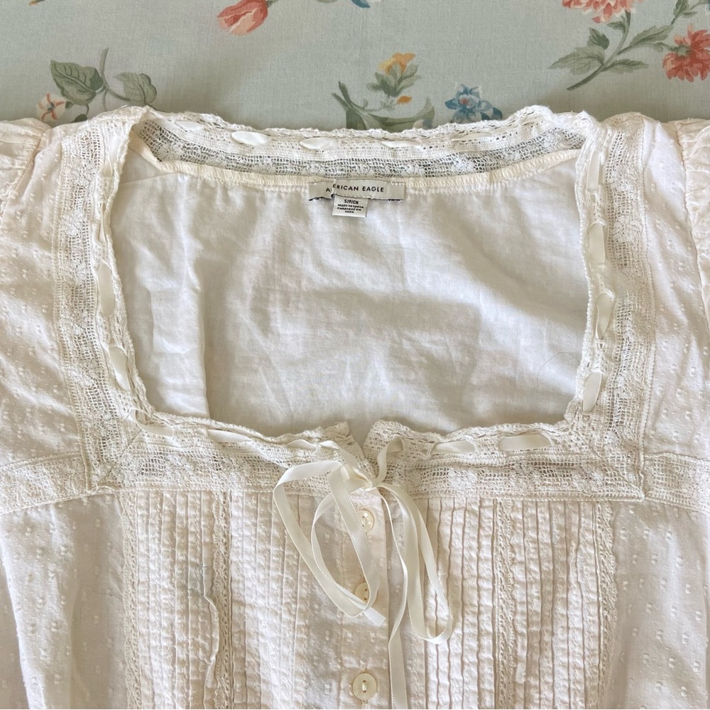 Dainty Cottagecore Blouse with Lace and Bows - Picture 2 of 4